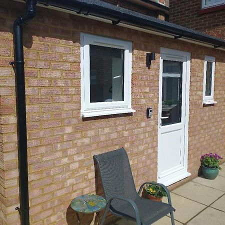 Cosy Garden Studio Room Minimum Two Night Booking Brighton Екстериор снимка