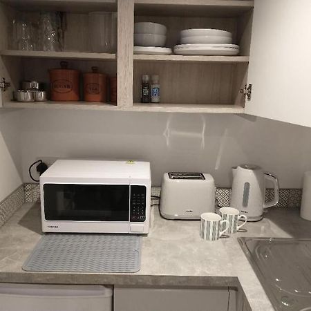Cosy Garden Studio Room Minimum Two Night Booking Brighton Екстериор снимка