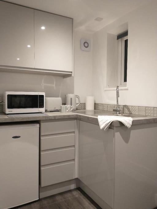 Cosy Garden Studio Room Minimum Two Night Booking Brighton Екстериор снимка