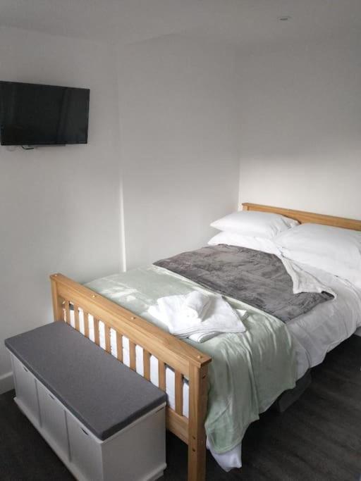 Cosy Garden Studio Room Minimum Two Night Booking Brighton Екстериор снимка