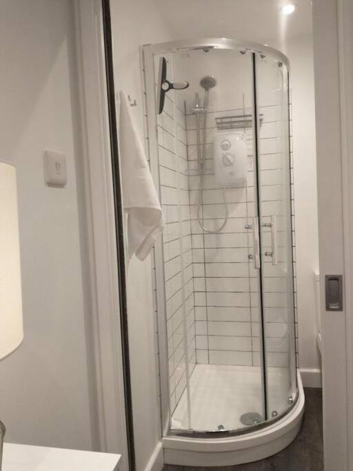 Cosy Garden Studio Room Minimum Two Night Booking Brighton Екстериор снимка