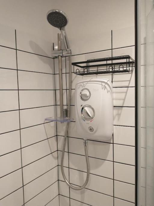 Cosy Garden Studio Room Minimum Two Night Booking Brighton Екстериор снимка