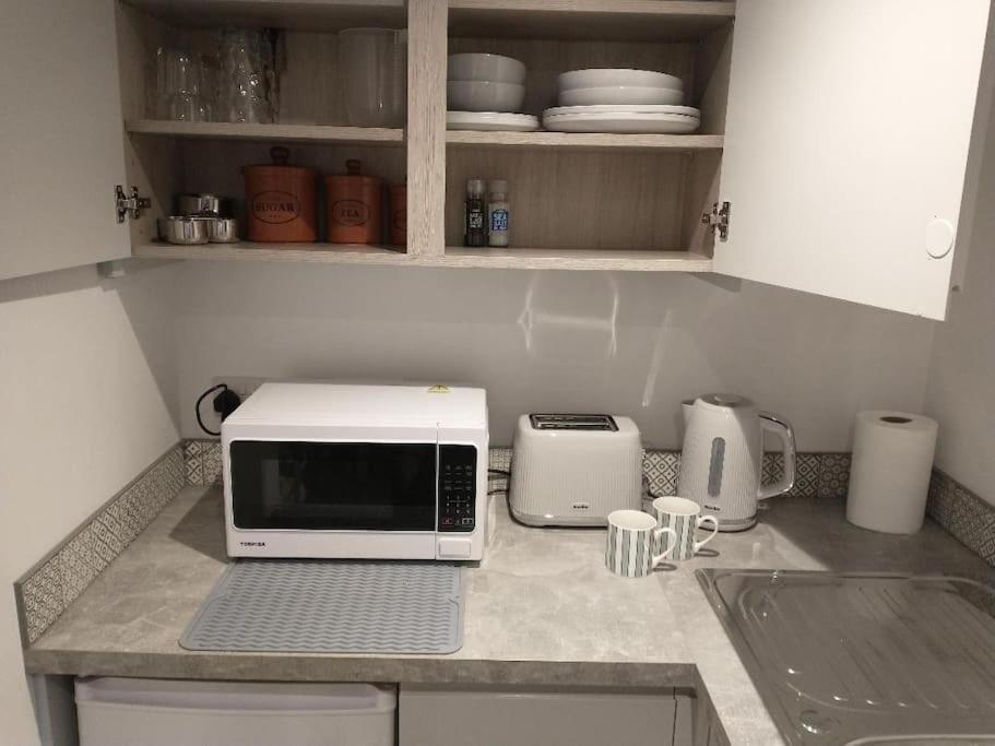 Cosy Garden Studio Room Minimum Two Night Booking Brighton Екстериор снимка